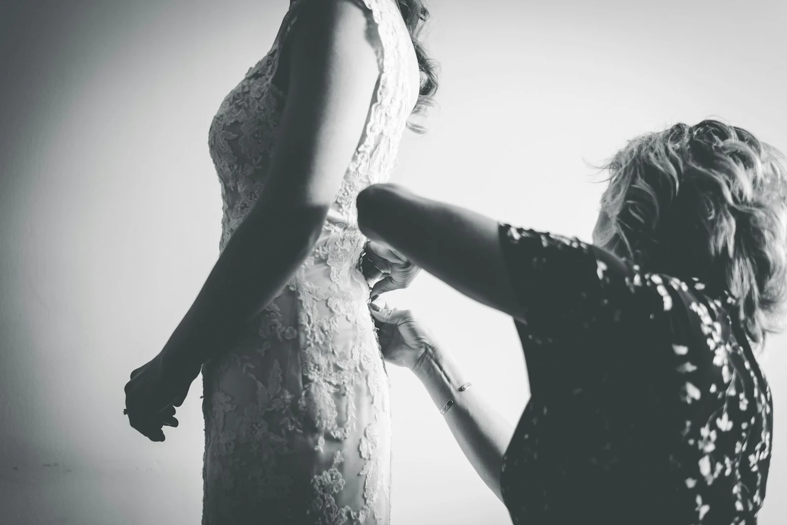 You are currently viewing Dress Repairs for Wedding Gowns UK: Expert Guide & Costs 2026